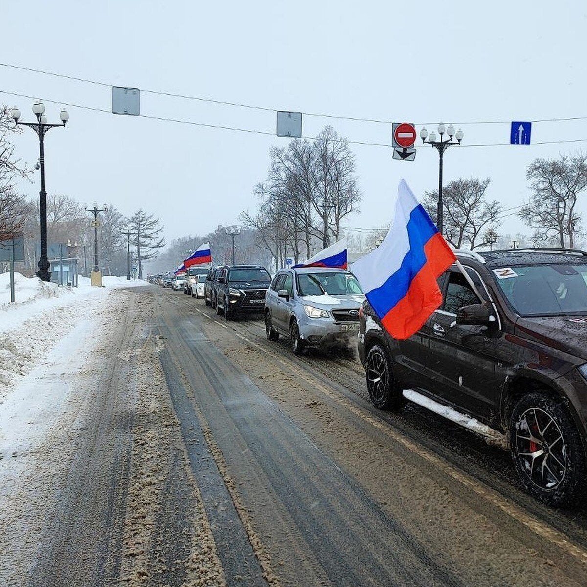 Авто пробег центр. Южно-Сахалинск автопробег в поддержку Российской армии. Автопробег в поддержку России. Автопробег в поддержку Российской армии. Машины России.