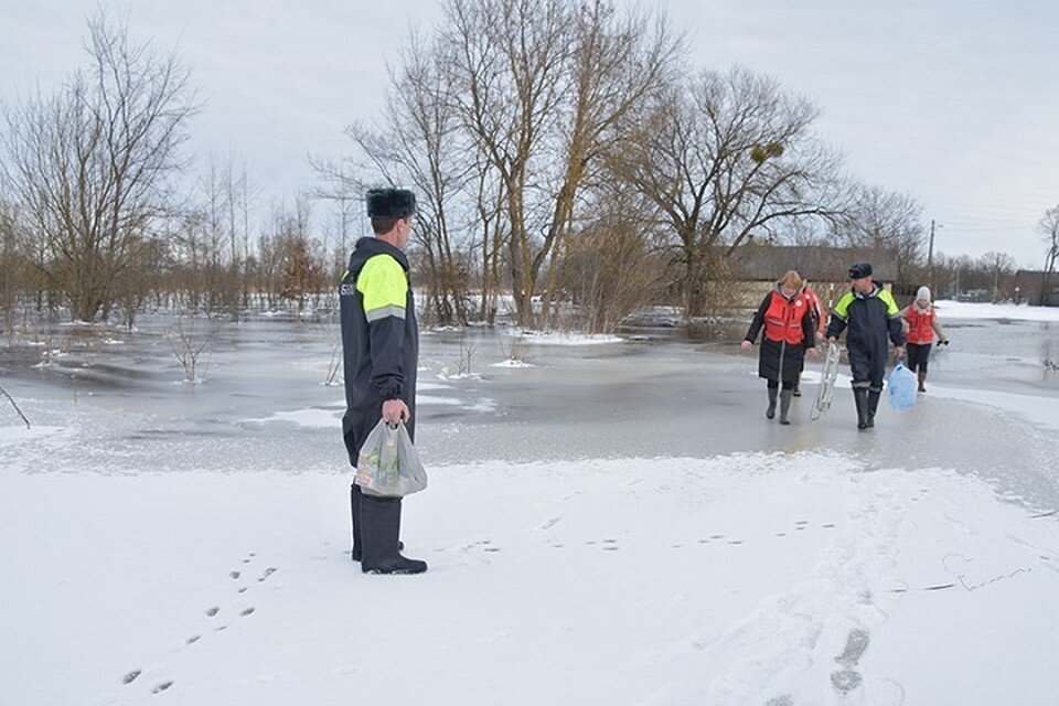     Дорогу к деревне Галки Брагинского района подтопило паводком. Фото: bragin.by