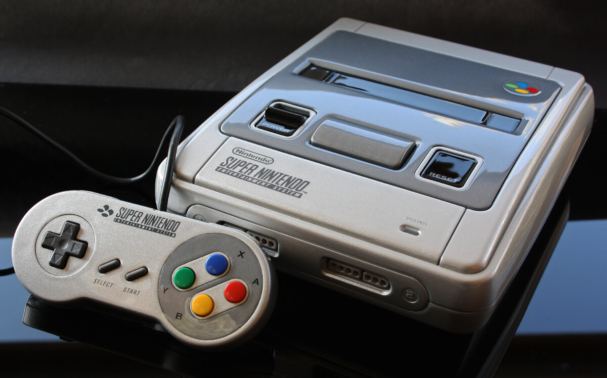 Super Nintendo Entertainment System(SNES)
