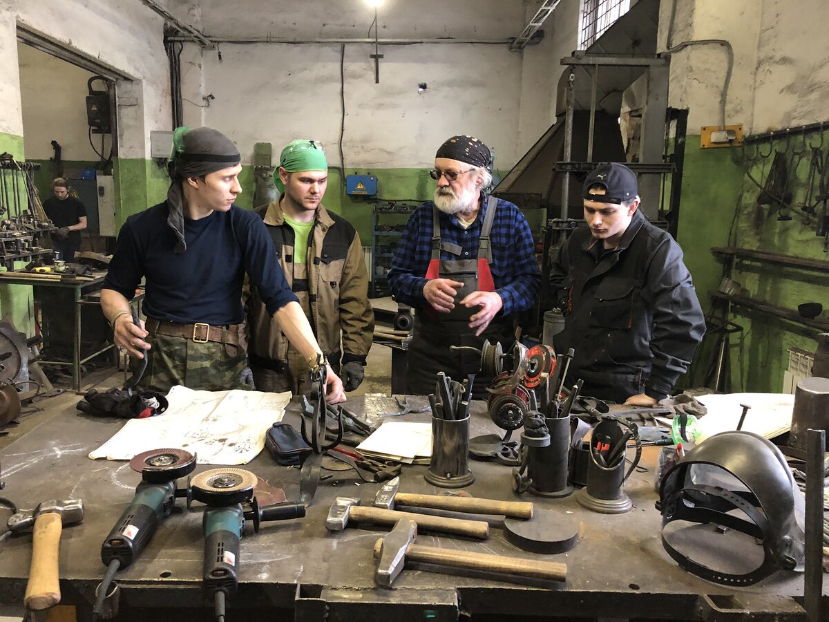 На курсе кузнецов в Русской Академии Ремёсел