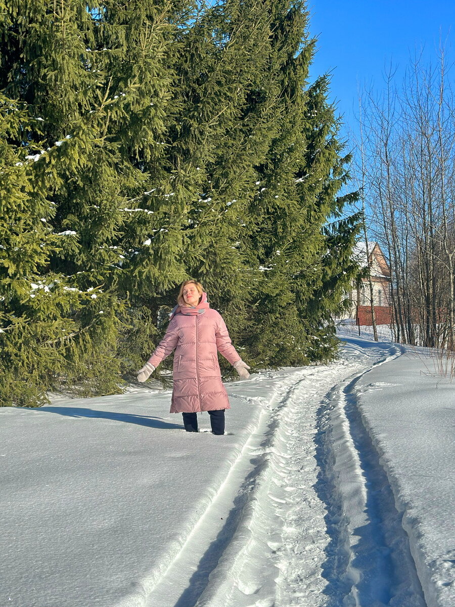 Сегодня мы с друзьями на даче! Пишу вам с айфона, с дивана, из лесного домика 
