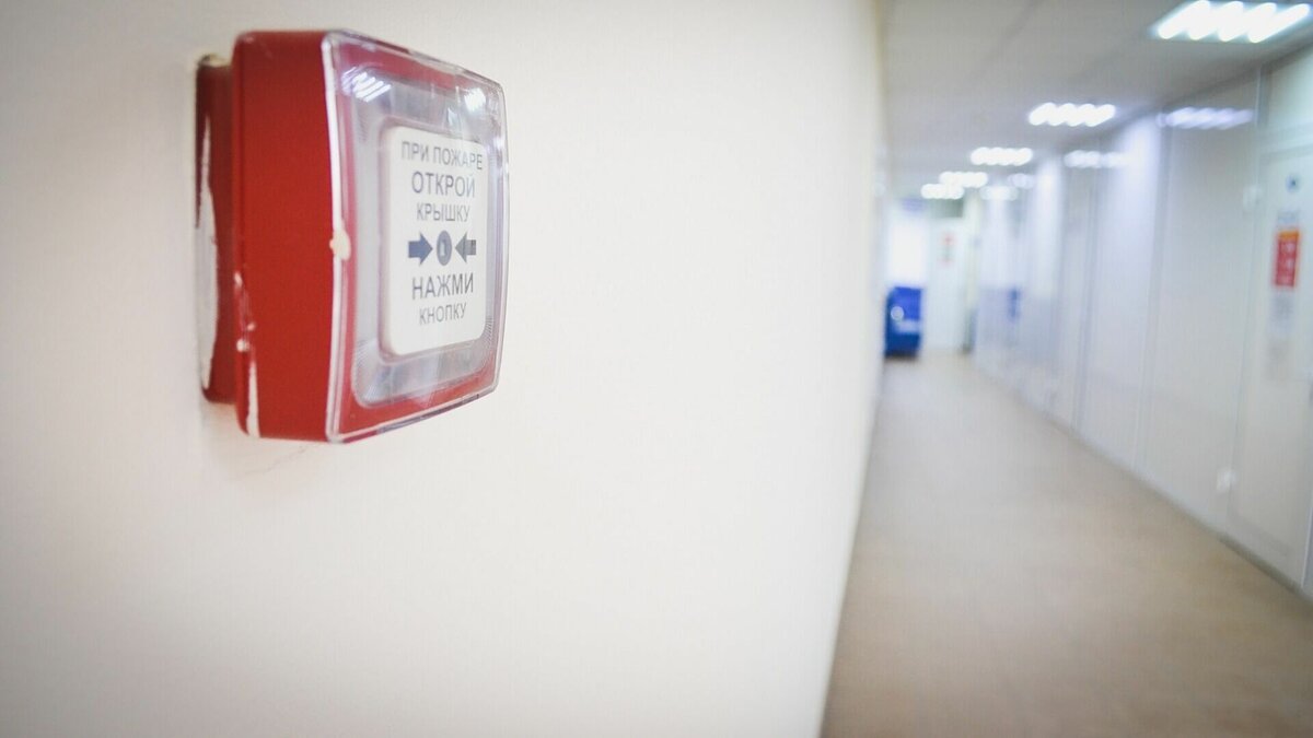     На фасаде казанского торгового центра «XL», расположенного по улице Ямашева, неожиданно загорелись камеры. Об этом пишет Telegram-канала «В Казани поймут».