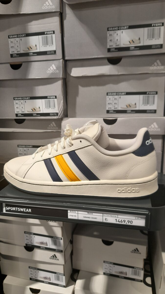 Ну вот Гранд Корт. В переводе на рубли будет почти 5900.