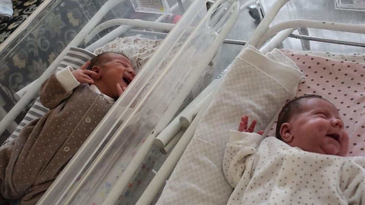 женщина в коме родила ребенка. беременная мама. халима сиссе 25-летняя жительница мали. беременная мама с детками. женщина родила 17 детей.