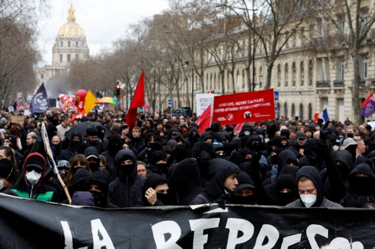    В Париже началась восьмая акция протеста против пенсионной реформы