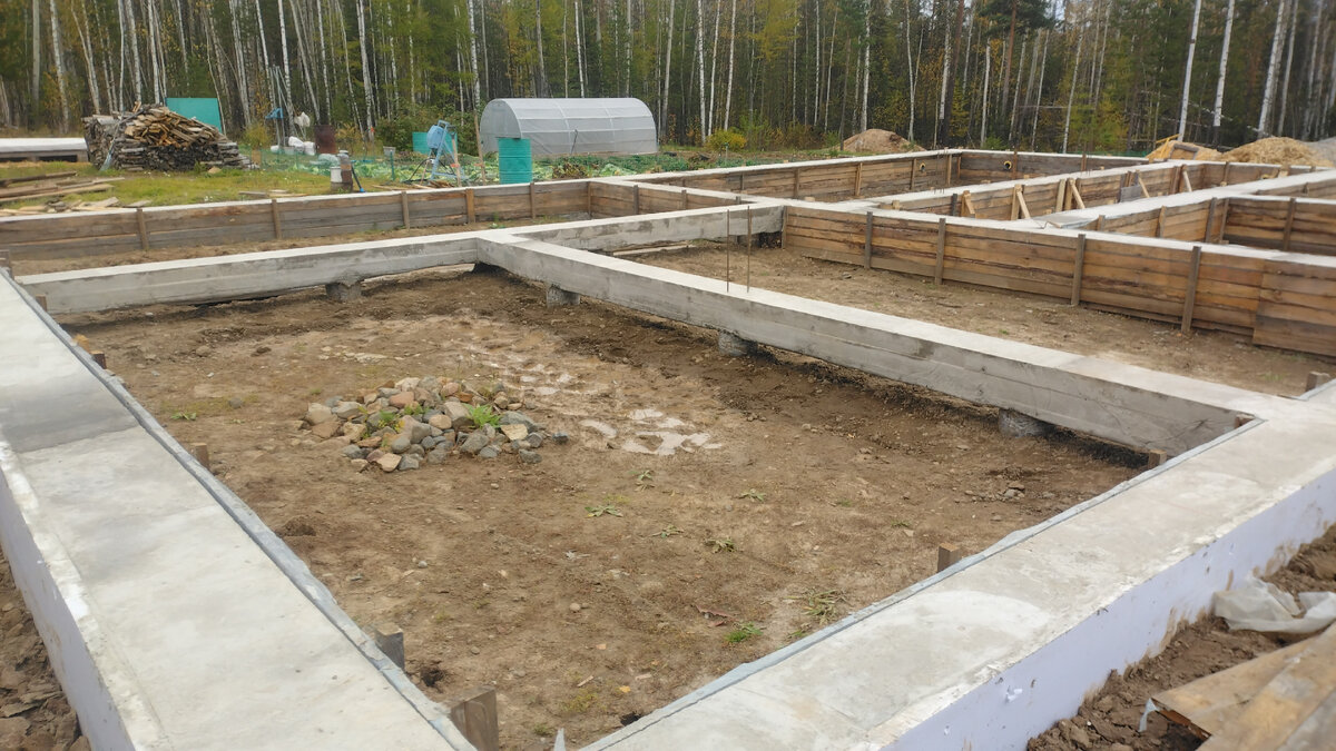 Между землёй и ростверком воздушный промежуток 