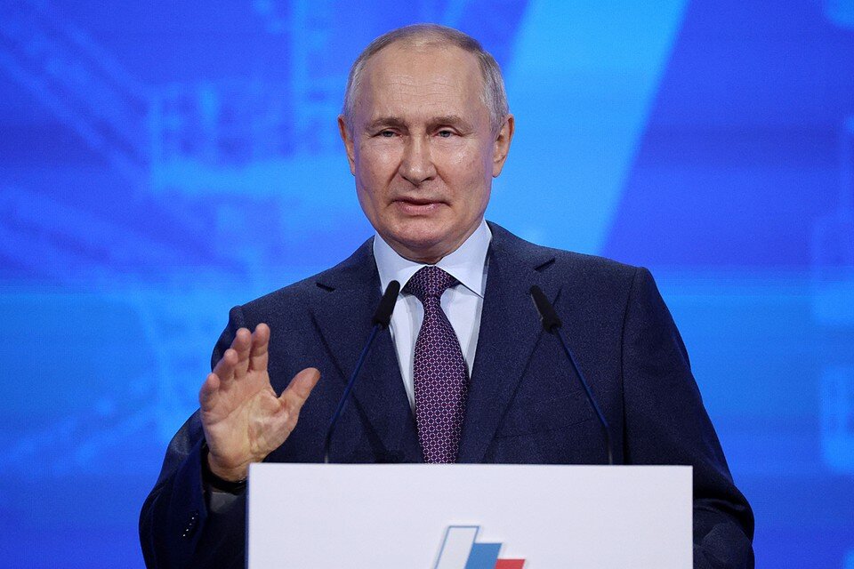     Президент считает, что уже во втором квартале 2023 года можно ожидать рост ВВП. Фото: Сергей Бобылев/ТАСС