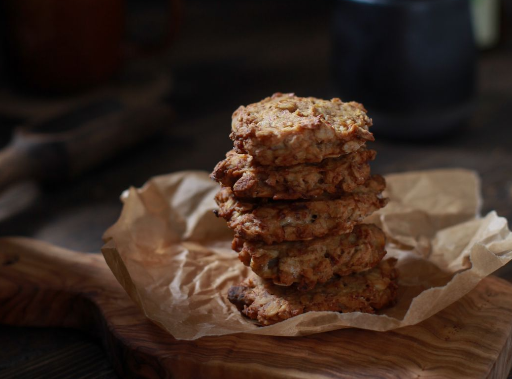 Постное овсяное печенье от Даши Третьяковой - моего соавтора по книге "Осознанная кулинария". Рецепт на великолепном канале Дарьи: https://t.me/wellness_hedonism