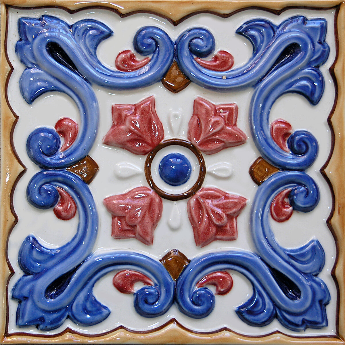 Керамические изразцы (фото взято с Яндекс.Картинки)