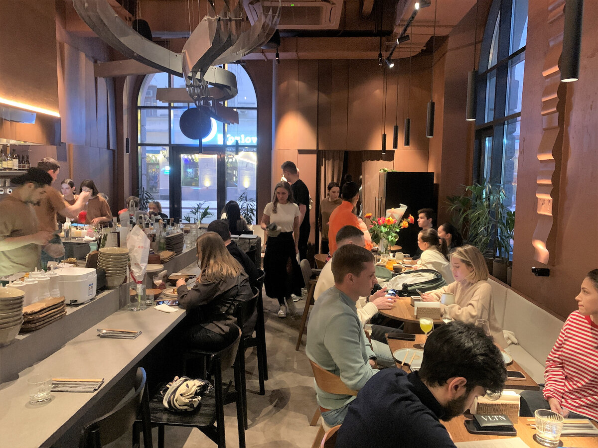 Интерьер ресторана Cho Asian Bistro