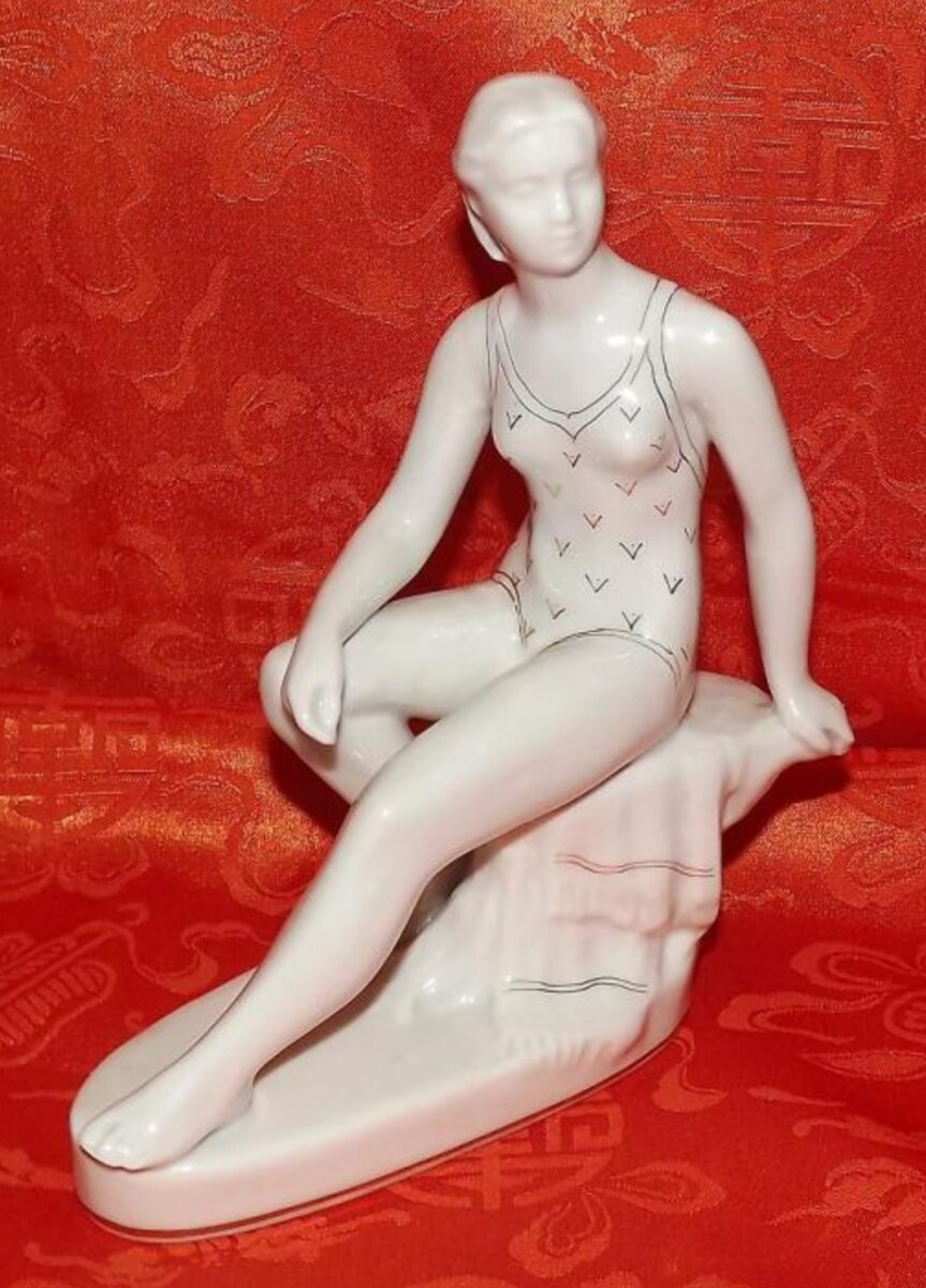 Декоративна скульптура Плавчиха. Новгород з-д Пролетарий. 1950-е гг.