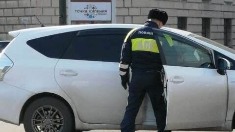     У площади Ленина в краевом центре прошёл рейд по выявлению налоговой недоимки.