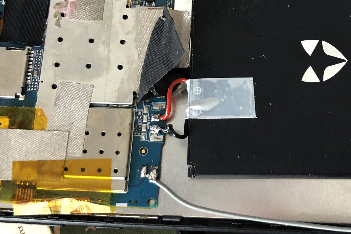 Припаял провода соблюдая полярность.