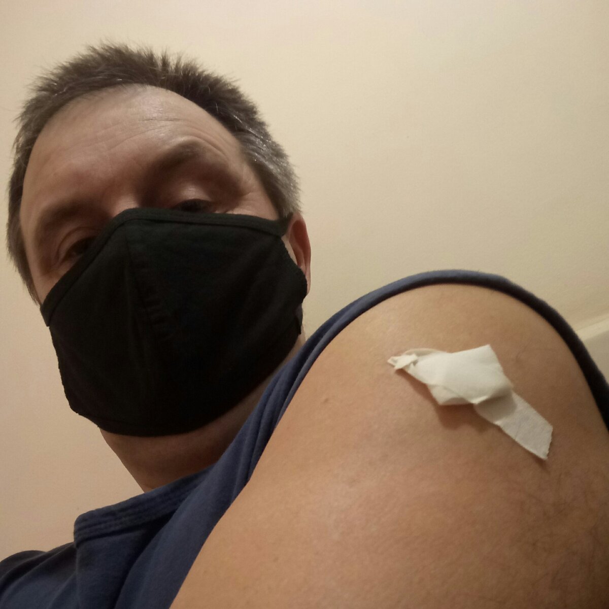 Многие надевают специальные майки-безрукавки, чтобы врачам было удобнее. Я как раз из таких. Фото автора