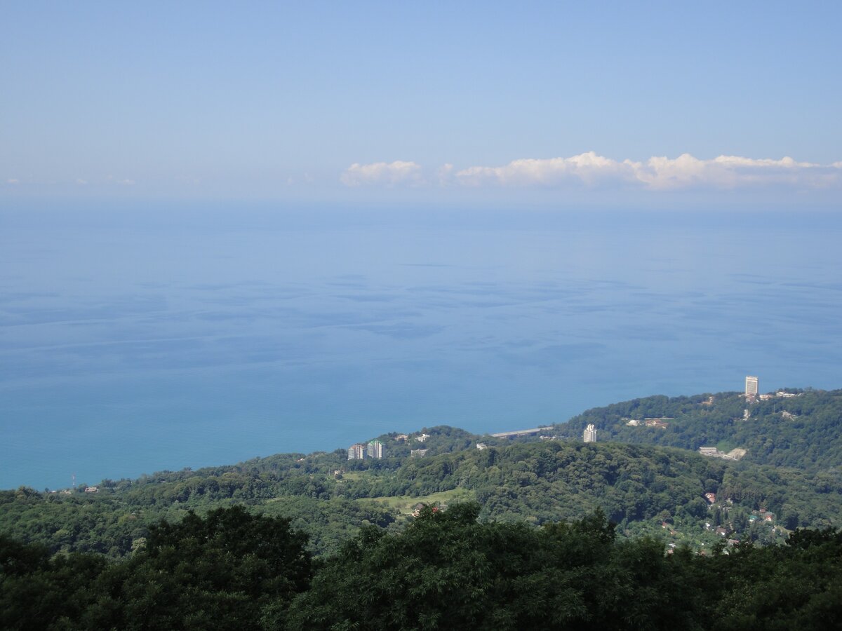 Вид на Черное море, город