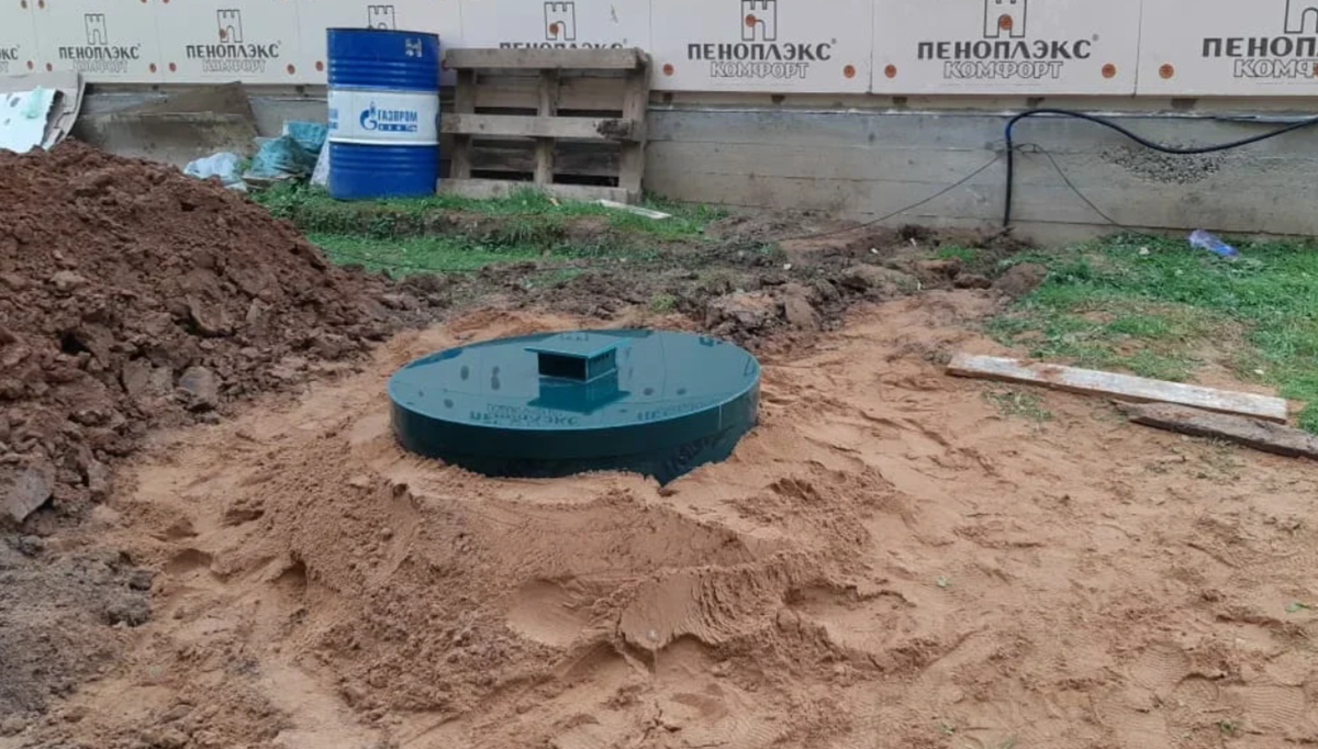 крышка септика с вентиляцией. септик система биоочистки. вентиляционная труба для канализации септик. дом септик запах. неприятных запах септик.