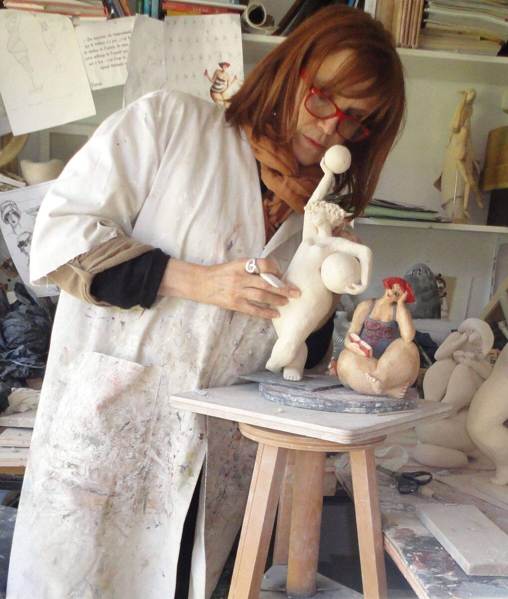 Вероник Дидье Лоран в своей мастерской