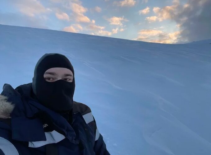 Фото со странички ArcticBoy. Парень доставил роллы в другой город, преодолев 36 километров по леднику