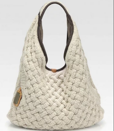 Сумка бренда UGG. Фото взято из www.diyideas.ru