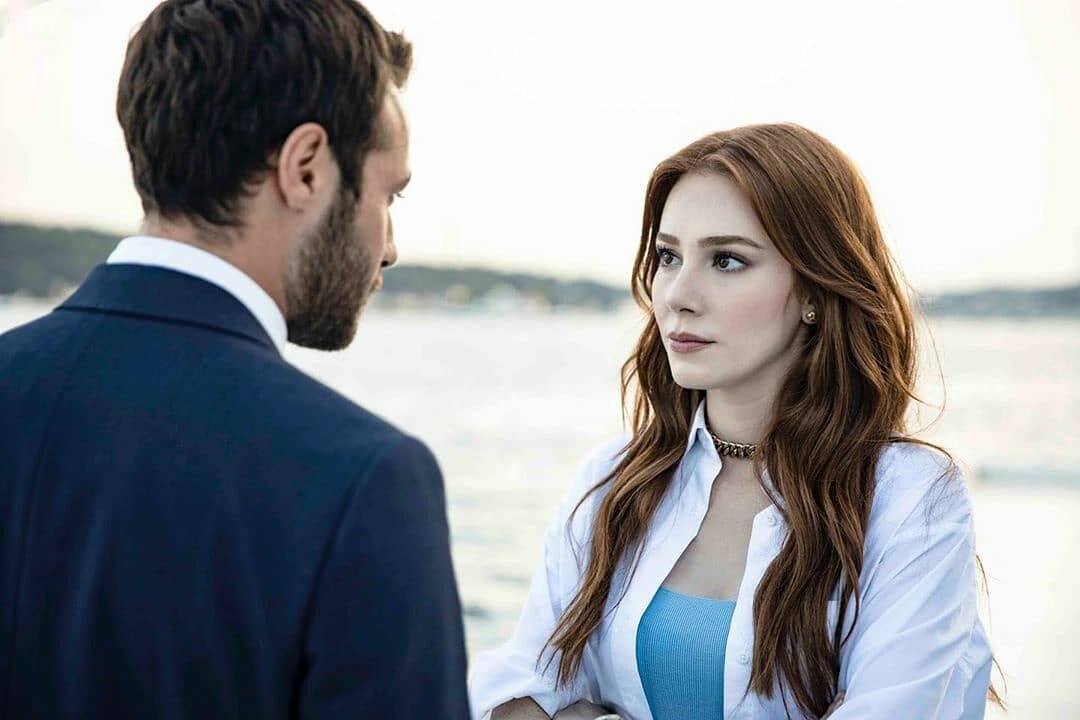 Сериал состоит всего из 6 серий продолжительностью по 2 часа.