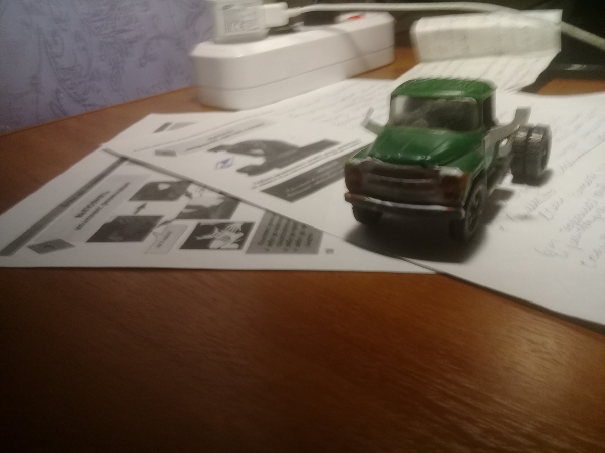  А так  выглядит сейчас.  Копия ЗиЛа  после доработки : зеркала покрашен радиатор.