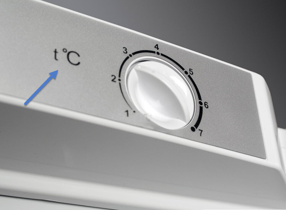 Это шутка дизайнера. Кажется, что цифры на регуляторе это температура в градусах, но это не так! (Фото с сайта производителя).