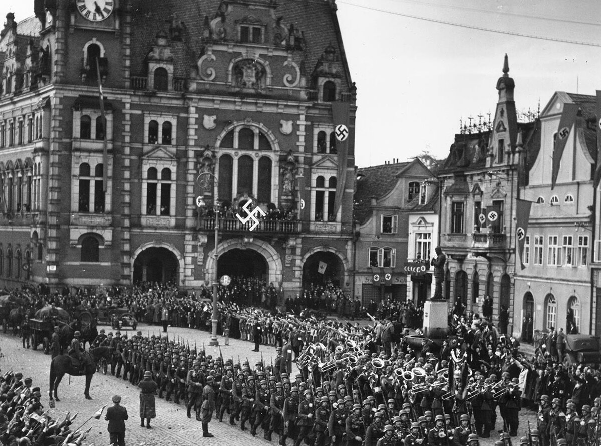Парад немецких войск в Румбурке. Getty Images