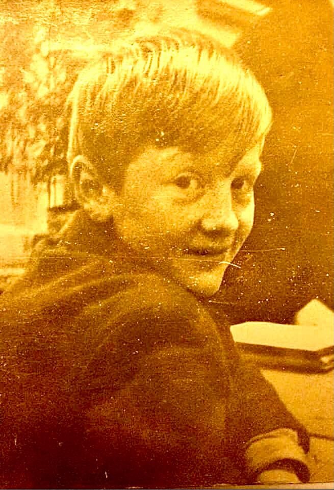 В год поступления в школу-студию Народного театра