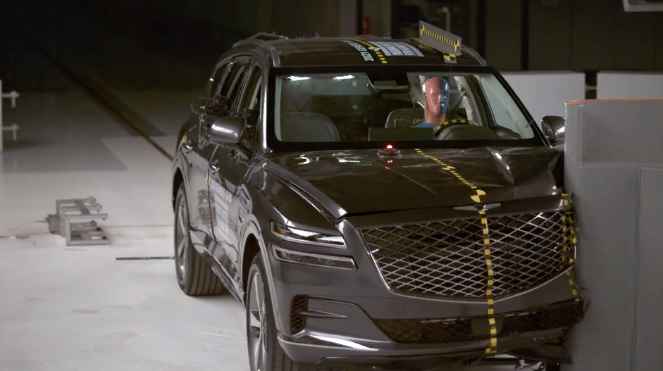 На фото: Краш-тест Genesis GV80 2021 (Источник: youtube.com)