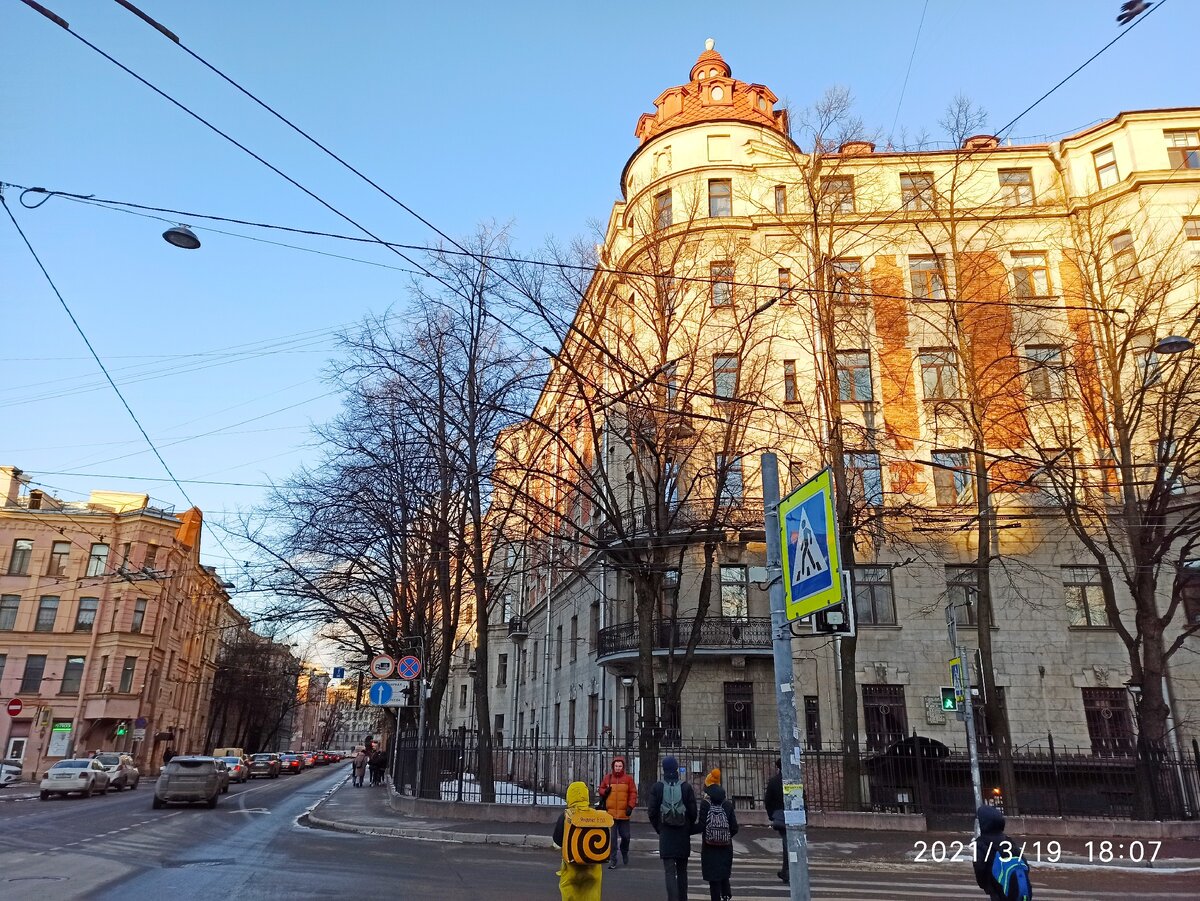 Пересечение улиц Большой Пушкарской и Кронверкской