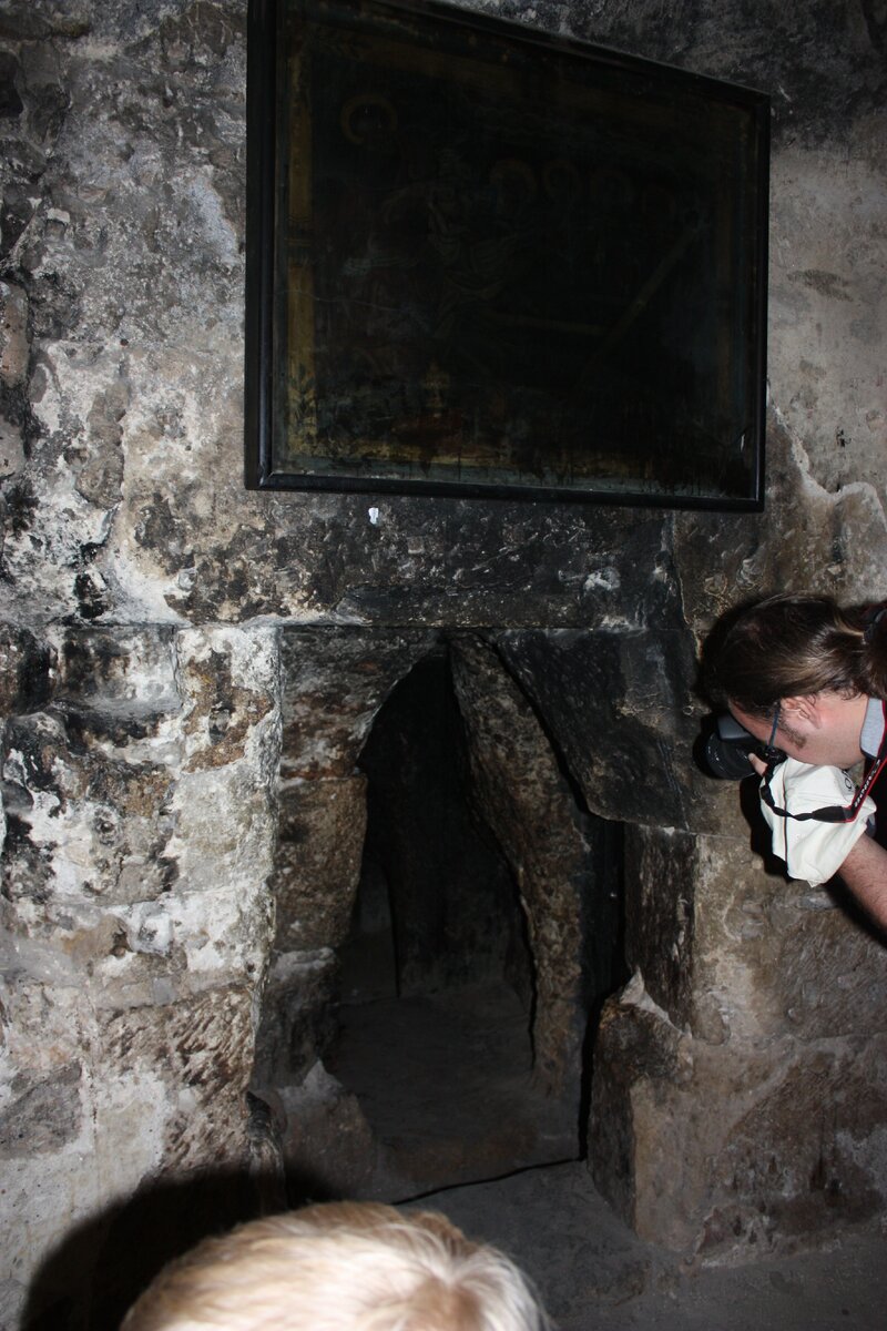 Пещера, где спрятали Иисуса после распятия.