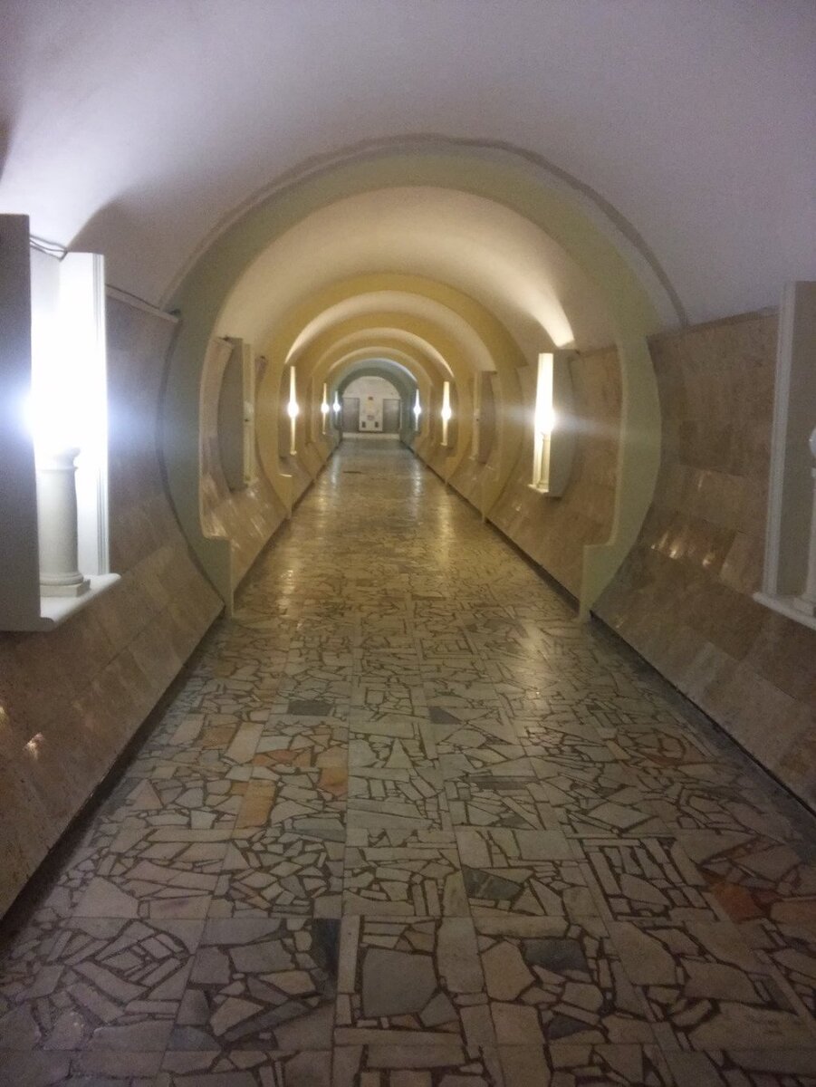 тоннель к лифту