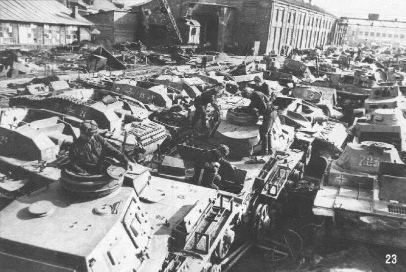 Как русские ремонтировали первые трофейные немецкие танки в боях 41-го года? От нехватки деталей до битв на сломанных танках