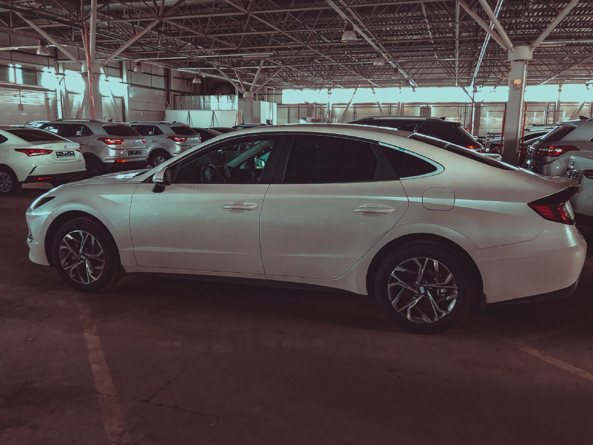 Фото сделаны на складе автосалона