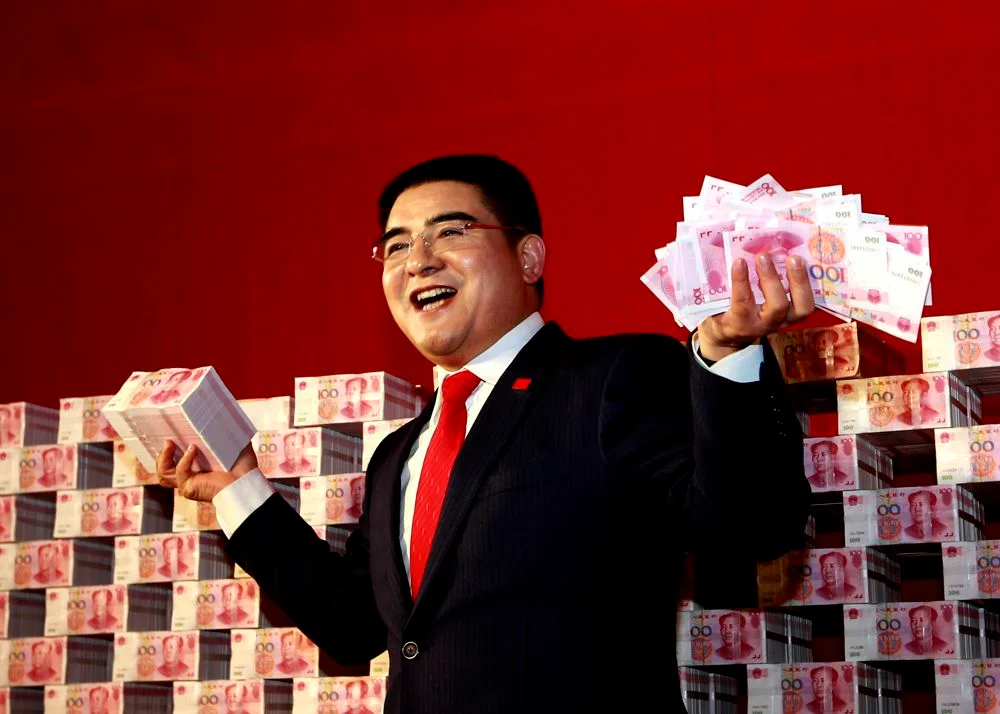 Самый богатый в китае. Китаец с деньгами. Богатый китаец. Богатый китаец с деньгами. Китайский миллионер.