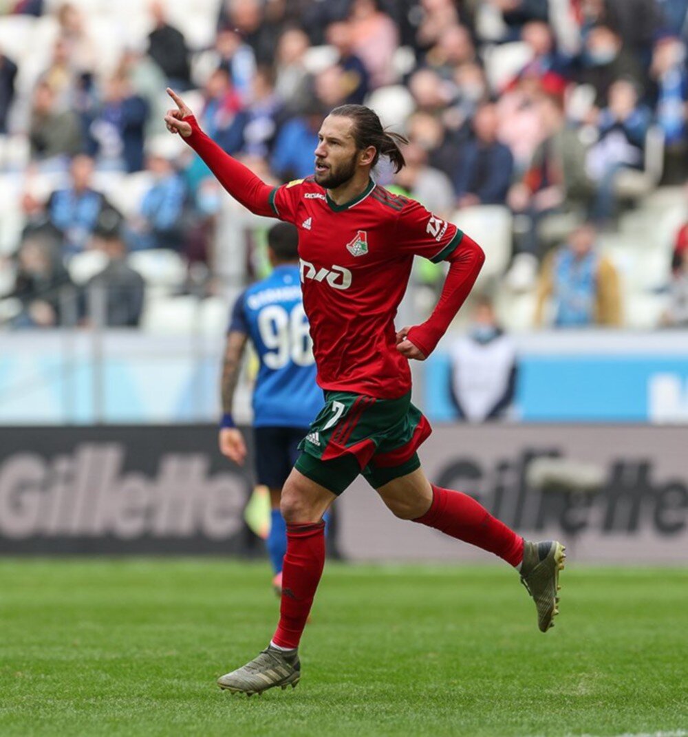 Полузащитник «Локомотива» Гжегож Крыховяк (fclm.ru)    