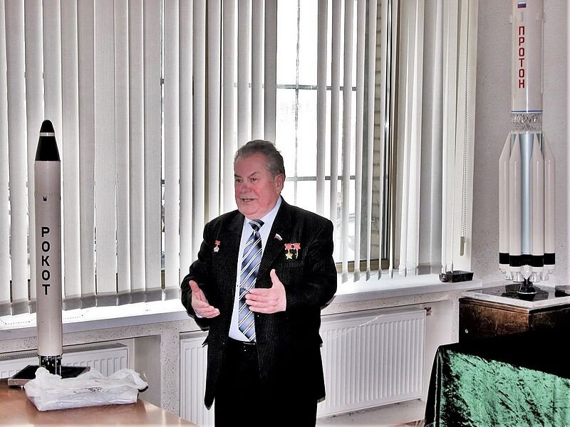 Фотография Павла Поповича из Википедии