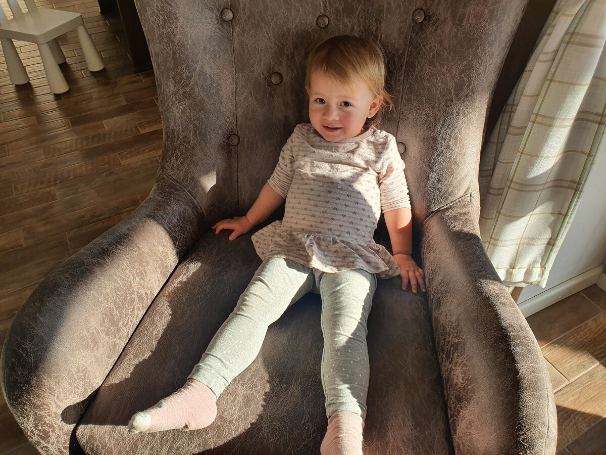 Софя в кресле