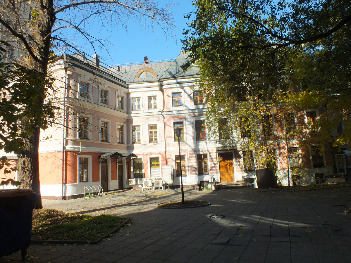 Дом Лосева. Вид со двора.