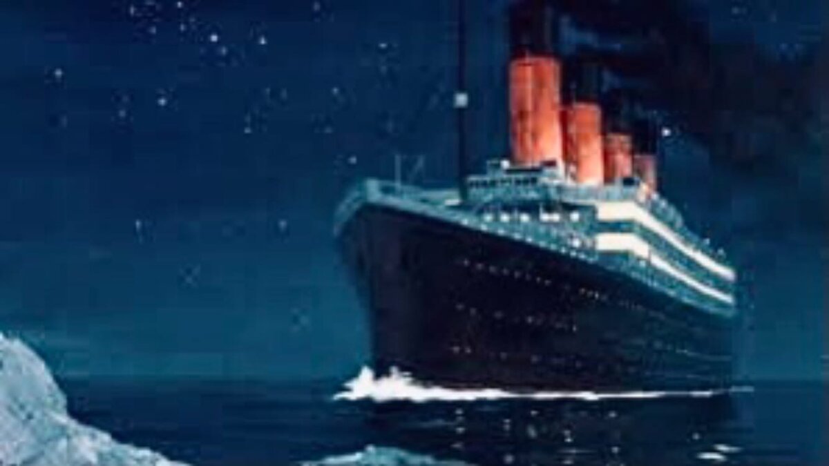 Каюты первого класса и верхние палубы находились на третьем этаже. Они были выполнены в стиле ренессанс. Камины, шелковые гобелены, шикарные кровати с балдахинами.