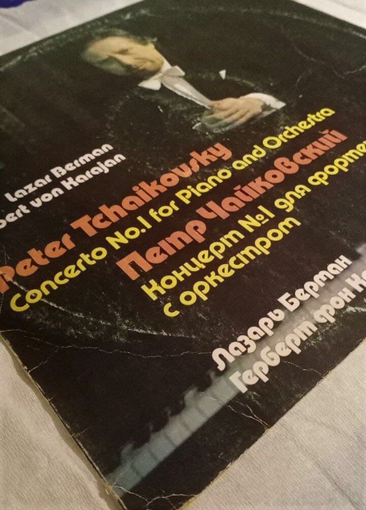 Пластинка пропитана духом прошлого.