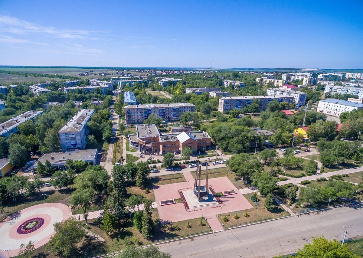Нефтегорск. Нефтегорск Самарская область. Самарская область, Нефтегорский район, г. Нефтегорск. Сквер Победы Нефтегорск. Нефтегорск площадь
