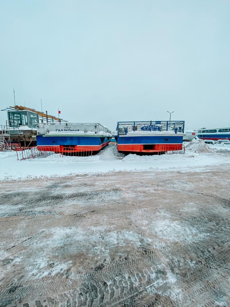 Зимняя стоянка теплоходов "Аполлон" и "Гармония"