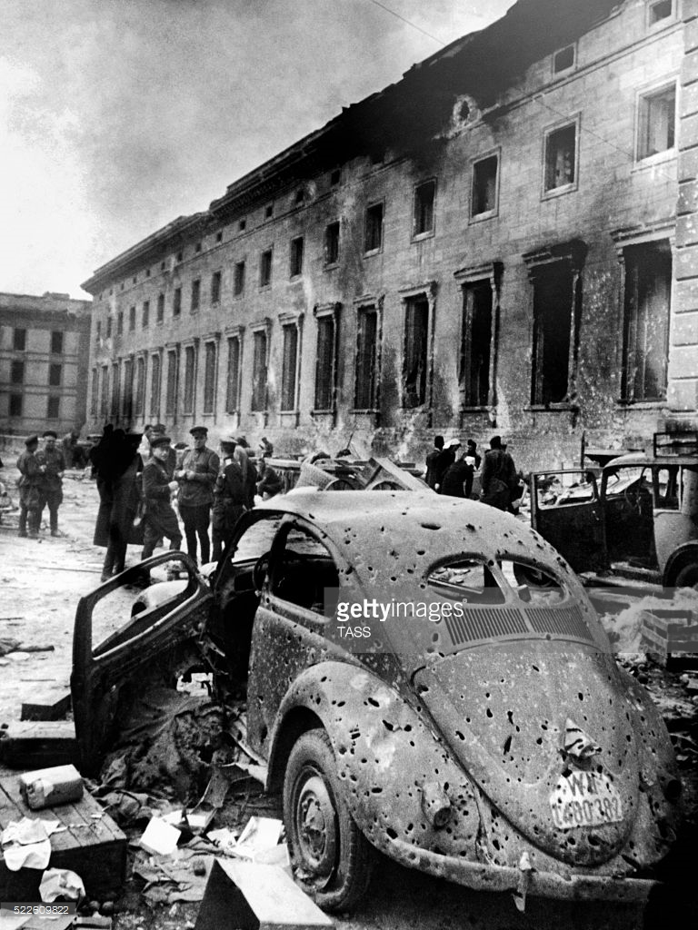 Задний  двор  рейхсканцелярии. Фото из свободного доступа.