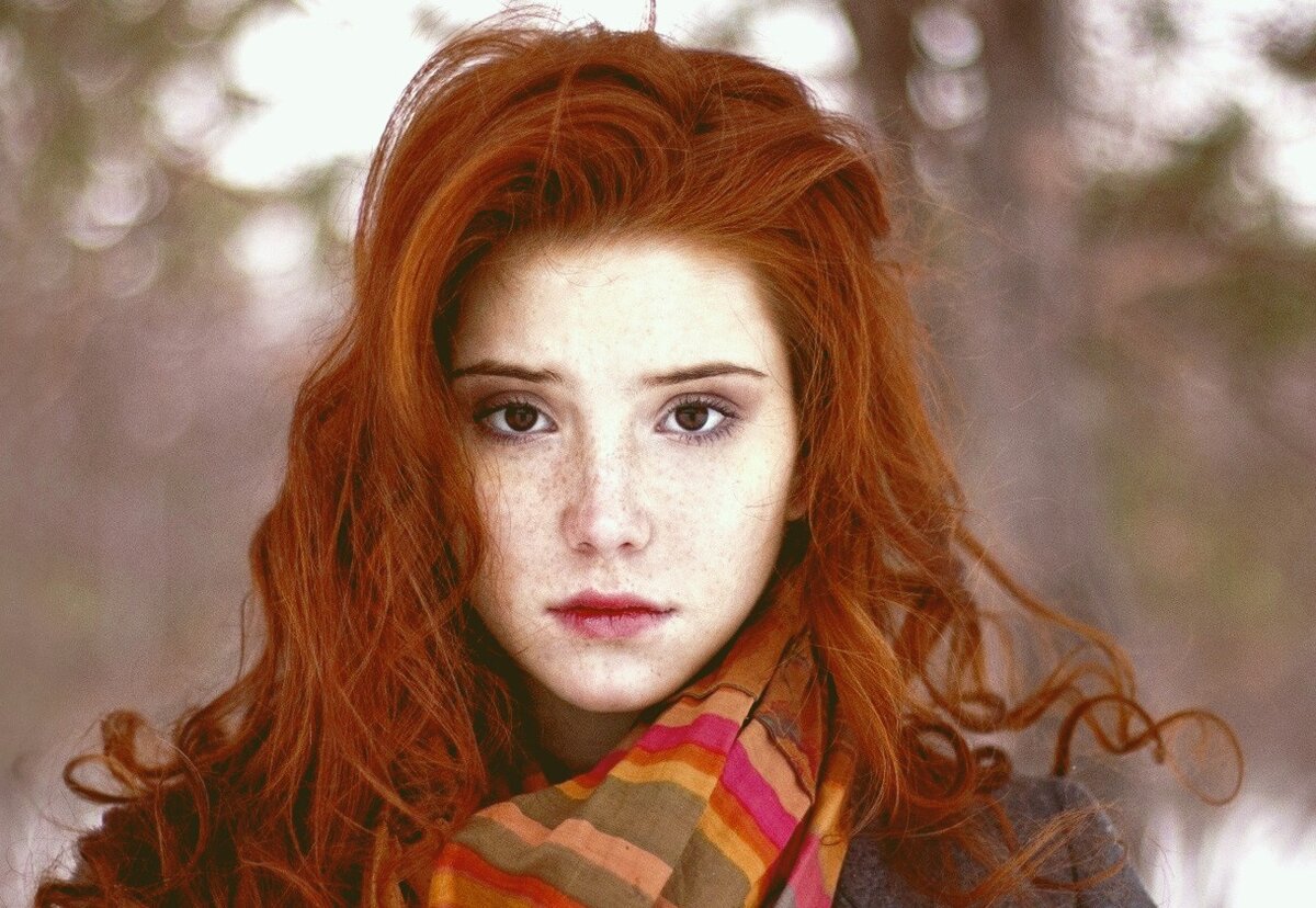 Просто молчит. Такая она.  