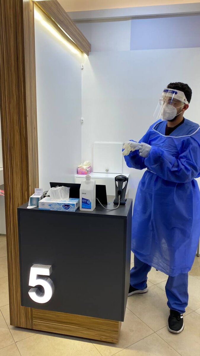 Аэропорт г. Акаба, Иордания. И первый, кто вас там встретит и возьмет нужный анализ