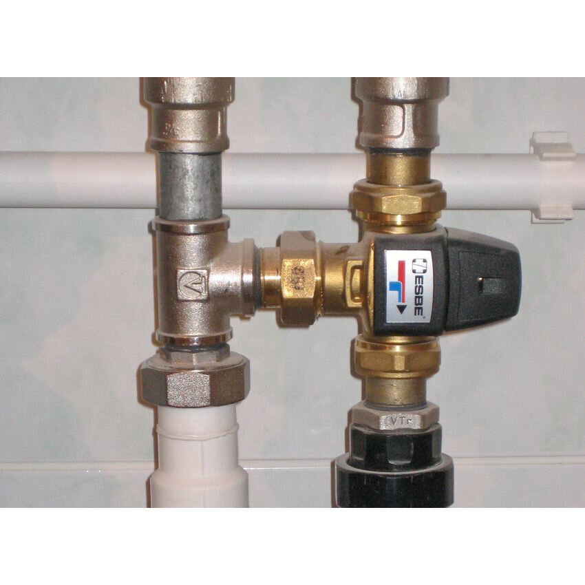 Трехходовой клапан rbm 3 tv 1/2. Смеситель системы отопления. Термостатический трехходовой клапан схема монтажа. Смеситель системы отопления. Esbe трехходовой клапан с электроприводом.