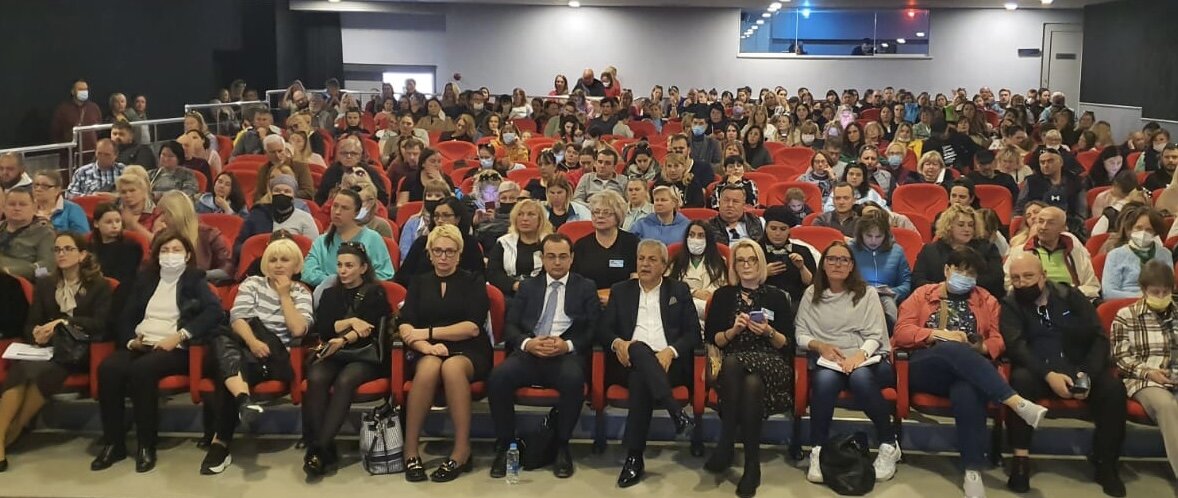 Фото с одного из собраний в Культурном центре Аланьи