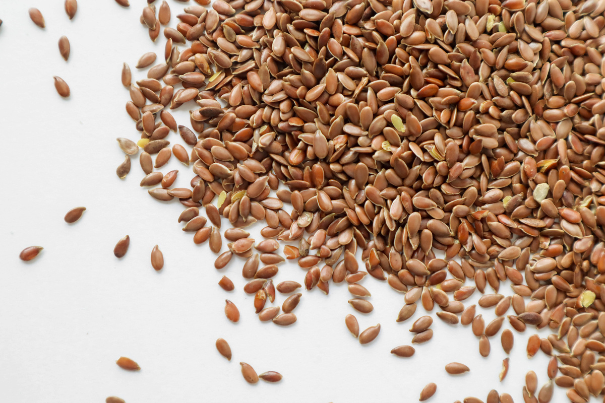 На фото семена льна