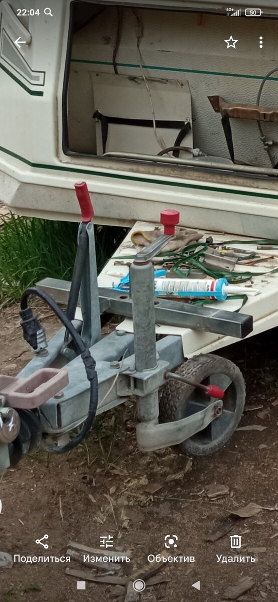 Вот на эту конструкцию приварил болты и сама конструкция крепится двумя стремянками ( сейчас искал в интернете как их назвать) ниже фото 